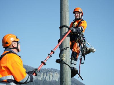 BKW Power Grid ist führend in der Ausbildung von Netzelektriker:innen, die das Stromnetz warten.