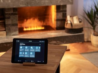 Tablett mit Smart Home-Steuerung