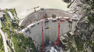 Grimselsee und Staumauer aus der Luft